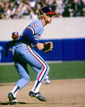 Bell ganó seis Guantes de Oro seguidos y participó en cuatro Juegos de Estrellas con los Texas Rangers.