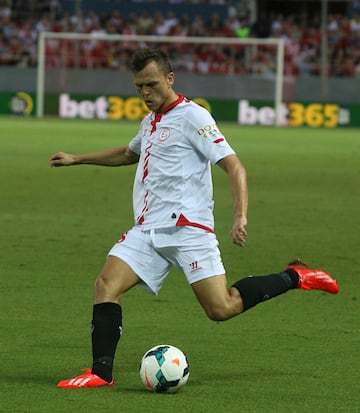 Sevilla (2013-2014) | Valencia (cesi¨®n 2015-2016 y 2018-2019, y 2019-2021)