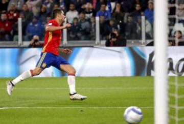 Italia y España igualaron 1-1 en Turín, en juego del grupo G por el paso al Mundial Rusia 2018. Vitolo marcó para el visitante y De Rossi para los locales.