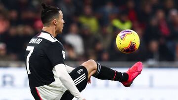 Juventus&#039; Portuguese forward Cristiano Ronaldo controls the ball during the Italian Cup (Coppa Italia) semi-final first leg football match AC Milan vs Juventus Turin on February 13, 2020 at the San Siro stadium in Milan. (Photo by Isabella BONOTTO / 