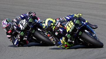 Rossi y Maverick con sus Yamaha.