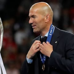 Zidane, a unos aficionados de la Juve: "Espero ir pronto a Turín"