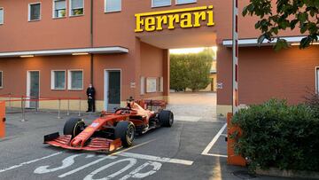 Charles Leclerc pilota el Ferrari SF1000 en Maranello.