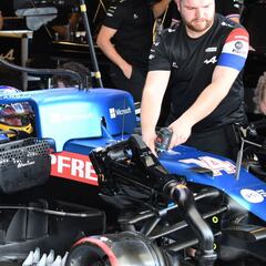 Alonso, al fondo de la parrilla