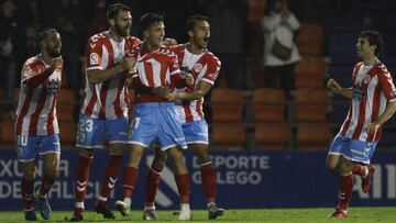 Jugadores del Lugo celebran el gol contra el Alcorcón.