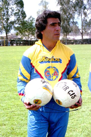 El "maetro" Reinoso, tenia capacidades técnicas que sobresalían y que lo convertían en un fuera de serie. Una de sus tantas cualidades eran los tiros libres, como aquel que le anotó a Boca Jrs en la Copa Interamericana de 1978.