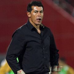 Almirón: "La gente exige un buen equipo en Nacional"