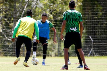 Atlético Nacional se pone al día en el calendario y este jueves enfrentará a Envigado en el Atanasio Girardot. Así se preparan los dirigidos por Hernán Darío Herrera.