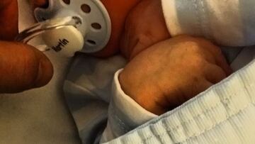 El "momento chupete" de Martín, el hijo de Iker Casillas