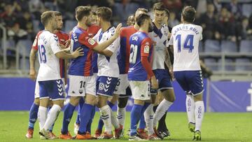 Tangana durante el partido del Extremadura contra el Tenerife.
