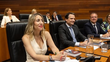 La presidenta del PP de Extremadura, María Guardiola, durante la constitución de la Asamblea de Extremadura, a 20 de junio de 2023, en Mérida, Badajoz, Extremadura (España). Blanca Martín Delgado, del Grupo Socialista, volverá a ocupar el cargo de presidenta de la Asamblea de Extremadura en esta XI Legislatura, después de que PP y VOX no hayan llegado a un acuerdo cerrado para la formación de un gobierno alternativo. Martín ha recibido 32 votos, los 28 diputados de su grupo y los cuatro de Unidas por Extremadura, mientras que el candidato del PP, Abel Bautista, ha obtenido 28, mismo número de escaños que tiene su grupo parlamentario, y el de Vox, Ángel Pelayo Gordillo Moreno el de los cinco diputados con los que cuenta su grupo. Este fracaso entre PP y VOX acerca a Extremadura a unas nuevas elecciones.
20 JUNIO 2023
Jorge Armestar / Europa Press
20/06/2023