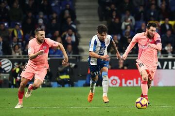 Jordi Alba, Hernán Pérez y Messi.