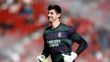 Soccer Football - LaLiga - RCD Mallorca v Real Madrid - Visit Mallorca Stadium, Palma, Mallorca, Spain - February 5, 2023 Real Madrid's Thibaut Courtois during the warm up before the match REUTERS/Juan Medina