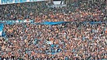 <b>ABARROTADO. </b>El estadio de San Paolo estará esta noche a reventar, como en los viejos tiempos.