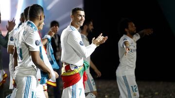 La plantilla y 83.000 hinchas del Madrid a Cristiano: "¡Quédate!"