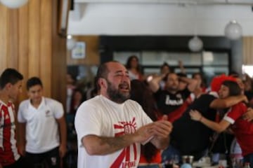 DEPORTES
LOS HINCHAS DE RIVER VIENDO EL PÁRTIDO EN BAR DEL ESTADIO.
FOTO ORTIZ GUSTAVO 16-12-15