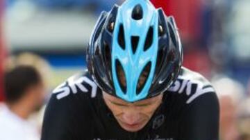 Chris Froome (Sky) tras llegar a meta en la 20&ordf; etapa de la Vuelta a Espa&ntilde;a 2014 con final en el Puerto de Ancares.