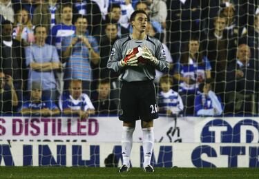 Terry se puso bajo los palos contra el Reading en el 2006 cuando Cech sufrió la lesión que más tarde le obligó a utilizar casco para jugar.