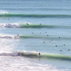 Surf de ensueño en noviembre: olas gigantes, infinitas, glassy...