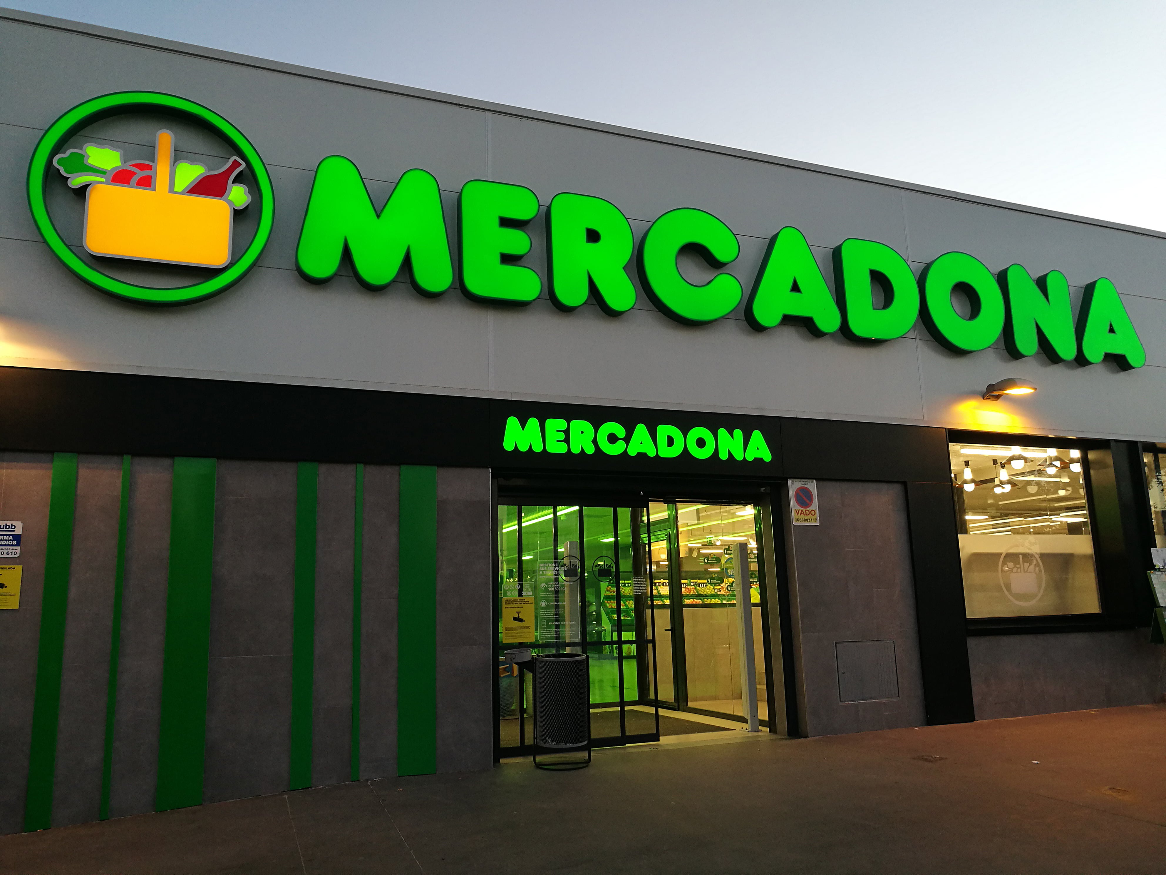 MADRID, SPAIN - NOVEMBER 2021: Mercadona supermarket entrance on November 18, 2021 in Madrid, Spain. (Photo by Cristina Arias/Cover/Getty Images)