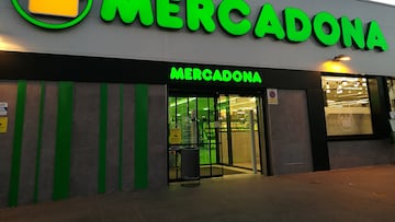 MADRID, SPAIN - NOVEMBER 2021: Mercadona supermarket entrance on November 18, 2021 in Madrid, Spain. (Photo by Cristina Arias/Cover/Getty Images)