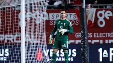 Gazzaniga hizo grandes intervenciones para salvar un punto.