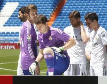 El Real Madrid C. F. y Emirates presentaron el nuevo acuerdo de patrocinio entre ambas entidades y la camiseta de la temporada 2013/14, que llevará el nombre de la compañía aérea.Al acto también acudieron los jugadores de la plantilla blanca, que posaron con las nuevas equipaciones.