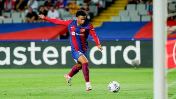 Alejandro Balde, en un partido de Champions con el Barça.