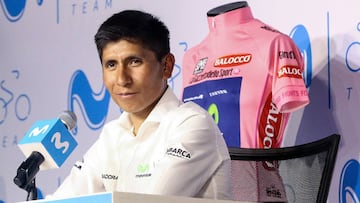 El ciclista colombiano Nairo Quintana, del equipo espa&ntilde;ol Movistar, habla con los medios de comunicaci&oacute;n en Bogot&aacute; antes de partir a Europa para disputar el Giro de Italia.