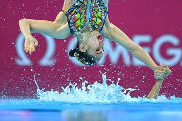 La natación artística es uno de los platos fuertes de los Mundiales de deportes acuáticos que se celebran en Singapur, tanto por su plasticidad como por la espectacularidad de algunas acrobacias. Algo que queda de manifiesto en esta impresionante imagen, correspondiente a la actuación del equipo de México en la final de rutina libre por equipos. 