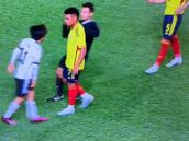 Recibe una falta, se encara con su rival y acaba así: es viral en las cuentas ‘Out of context’