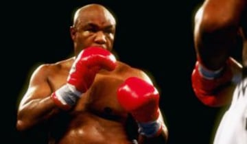 George Foreman recuperó el cinturón del mundo de los pesos completos a los 45 años. Se despidió de los encordados a los 48.