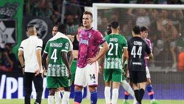 Haifa (Israel), 11/10/2022.- Arkadiusz Milik of Juventus reacts after the UEFA Champions League group H soccer match between Maccabi Haifa and Juventus FC in Haifa, Israel, 11 October 2022. (Liga de Campeones) EFE/EPA/ABIR SULTAN
