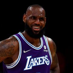Lakers coach Vogel: LeBron James court time "always a concern"