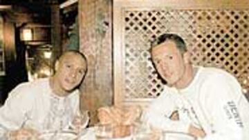 <b>UNA COMIDA ESPECIAL</B>. Erwin Lemmens aprovechó el día de fiesta para viajar a Madrid y grabar un programa con niños para la televisión belga, donde su amigo Roberto Carlos fue el invitado especial.