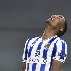 Aprobados y suspensos de la Real: Remiro evitó la humillación