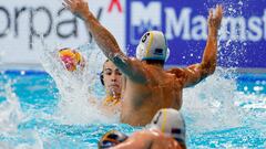 Doha (Qatar), 09/02/2024.- Alvaro Granados (L) of Spain in action against Jacob Mercep of Australia during the Men's Water Polo match between Australia and Spain at the Artistic Swimming Women'Äôs Duet Free Final at the FINA World Aquatics Championships in Doha, Qatar, 09 February 2024. (España, Catar) EFE/EPA/YURI KOCHETKOV
