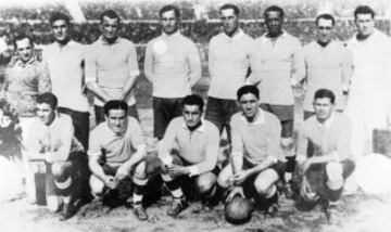 Apodado como "El Mago" fue un histórico de Uruguay de los años 20 y 30. Fue campeón del mundo en el Mundial de Uruguay de 1930. Entrenó al Real Madrid en la temporada de 1951 - 1952 bajo el mandato de Santiago Bernabéu. En la imagen el once de Uruguay campeón del mundo en 1930. De pie: Alvero Gestido, José Mazassi, Enrique Ballestero, Ernesto Masqueroni, José Leandre Andrade y Lorenzo Fernández. Agachados: Pablo Dorado, Héctor Scarone, Héctor Castro, Pedro Cea y Santos Iziarte. 