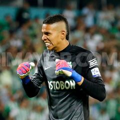 Mier alista sus atajadas para la Selección y renacer en Copa