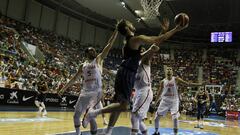 Pau Gasol lanza durante el partido entre Espa&ntilde;a y T&uacute;nez de Tenerfie.