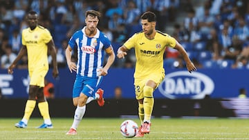 BARCELONA, SPAIN - 2024/09/26: Javi Puado of (RCD Espanyol), and Ayoze Perez of (Villarreal CF) seen in action during the LaLiga EA SPORTS game between RCD Espanyol de Barcelona and Villarreal CF at RCDE Stadium. Final scores; Espanyol 1-2 Villareal. (Photo by Maciej Rogowski/SOPA Images/LightRocket via Getty Images)