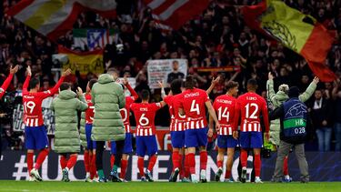 El Atlético celebra una victoria en el Metropolitano.