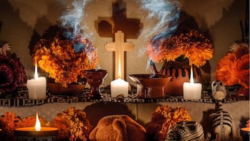 El altar de Día de Muertos se pone desde el 25 de octubre con la fotografía de las ánimas que fallecieron.