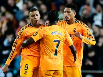 Real Madrid's French forward #09 Kylian Mbappe (L) celebrates with teammate Real Madrid's English midfielder #05 Jude Bellingham (R) and Real Madrid's Brazilian forward #07 Vinicius Junior after scoring a goal