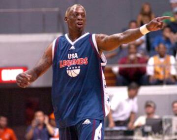 Dennis Rodman es una leyenda en la NBA: dos veces mejor defensor, siete veces m芍ximo reboteador, dos veces all star...