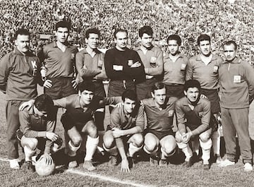 Misael Escuti; Luis Eyzaguirre, Raúl Sánchez, Carlos Contreras, Sergio Navarro; Jorge Toro, Eladio Rojas; Jaime Ramírez Banda, Honorino Landa, Alberto Fouillioux, Leonel Sánchez. DT: Fernando Riera.