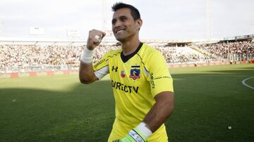 El arquero paraguayo jugó tres Copas del Mundo y estuvo en siete Copas América, de las cuales disputó cinco en cancha. Entre 2013 y 2017 defendió el arco de Colo Colo.