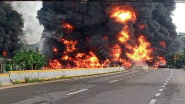 Explota pipa con di&eacute;sel en la carretera Para&iacute;so &ndash; Comalcalco; hay 4 muertos