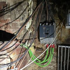 ¿Qué es un enganche ilegal de luz, de cuánto es la multa y qué debes hacer si ves uno?