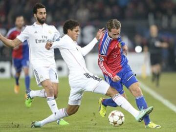 Raphael Varane, Álvaro Arbeloa y Luca Zuffi,